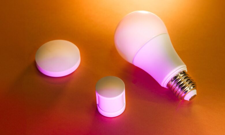 why do cheap smart bulbs flicker