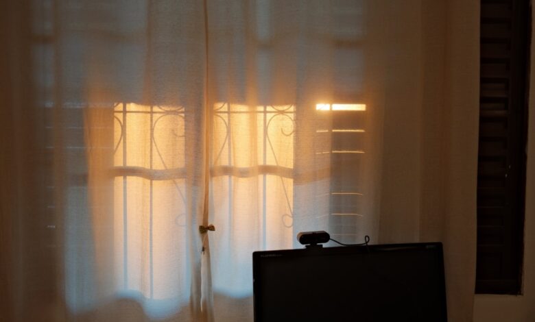 why does my budget 4k tv look dim in daylight
