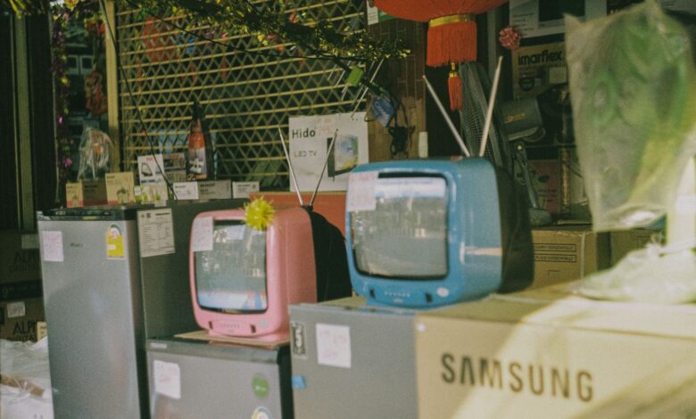 `uhd vs oled tv`